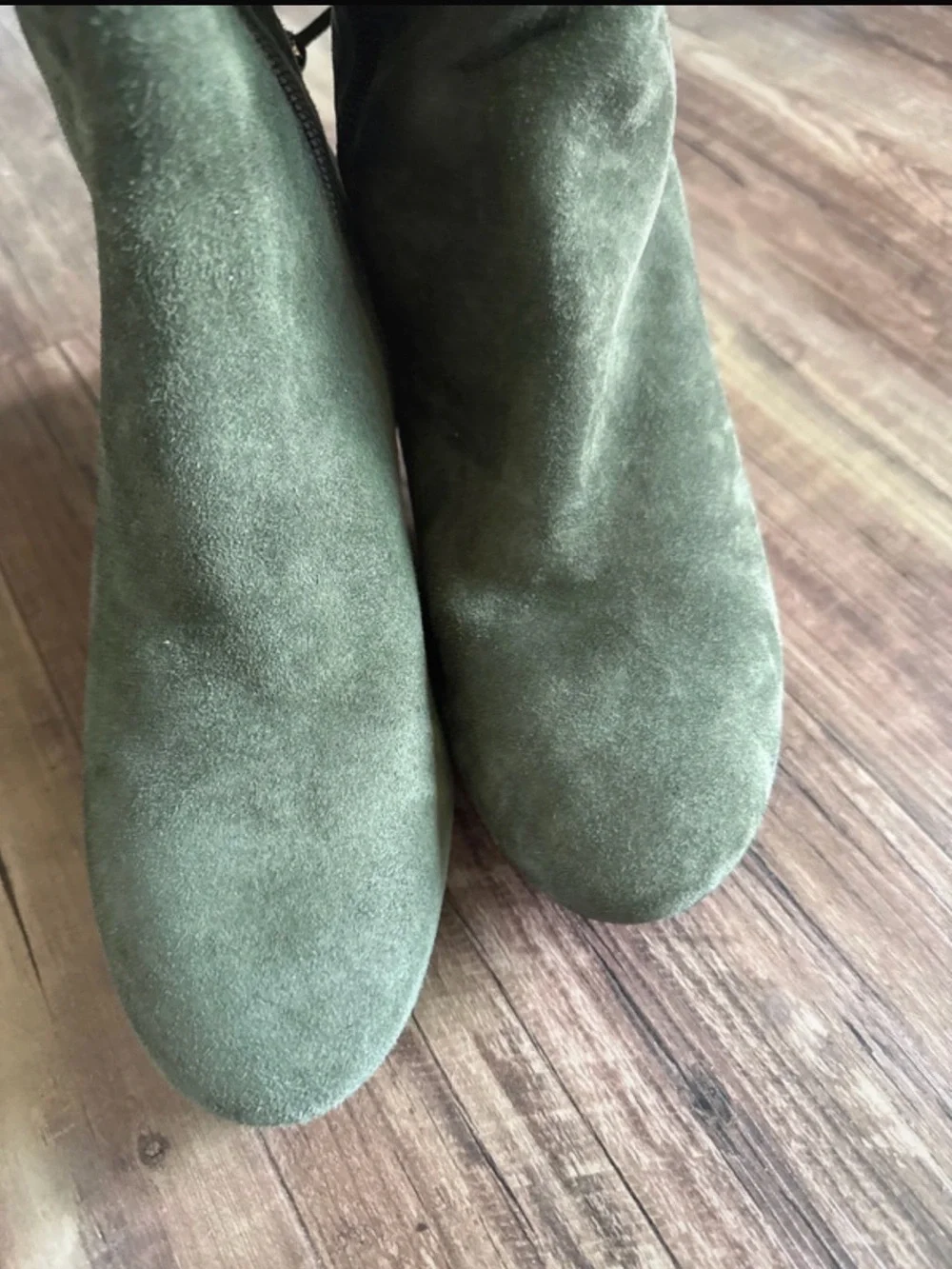 Tory Burch Women’s Olive Suede knee high Boots size 6